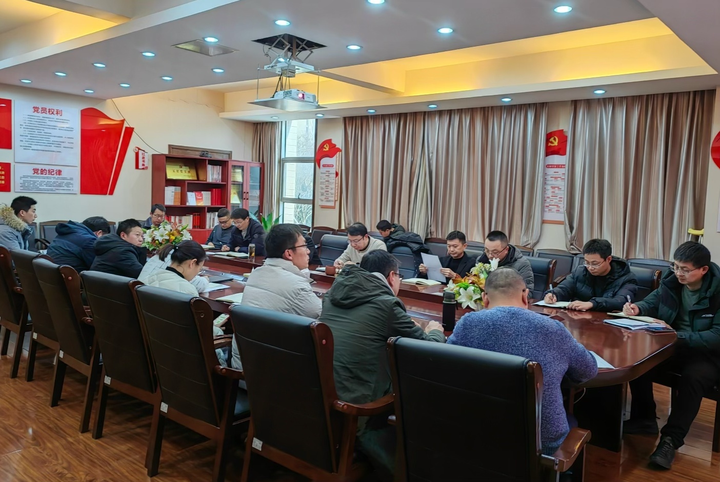 中心集中組織學(xué)習(xí)《江蘇省建設(shè)工程質(zhì)量檢測(cè)工作“八嚴(yán)禁”》